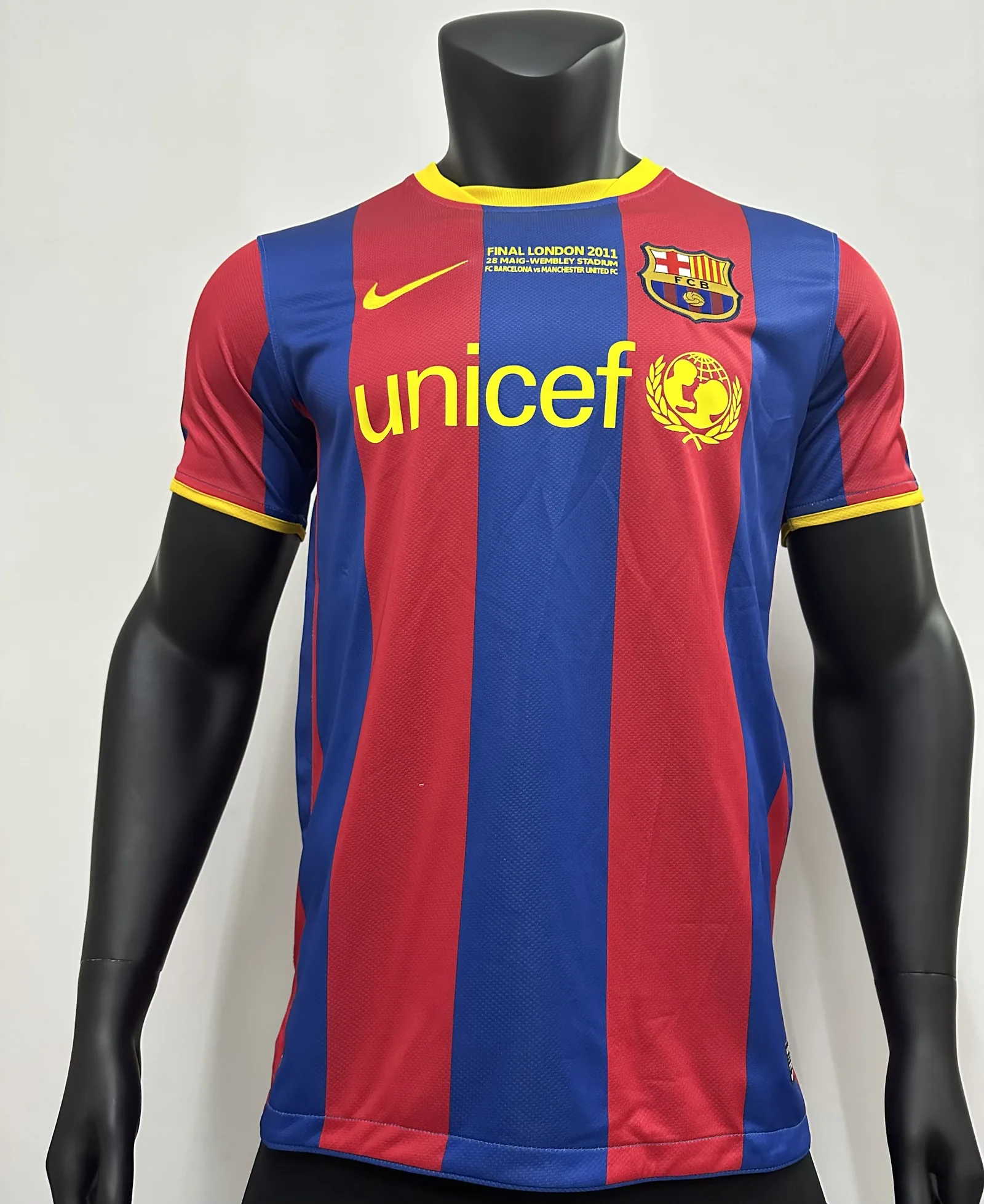 Barcelona 10/11 Home Shirt