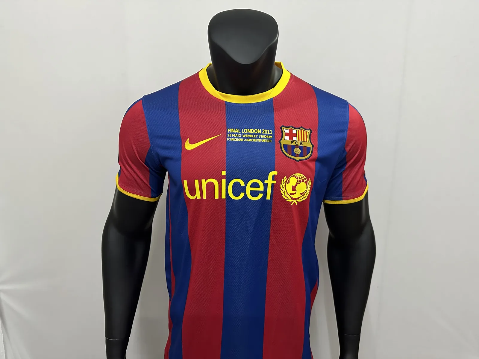 Barcelona 10/11 Home Shirt — 2