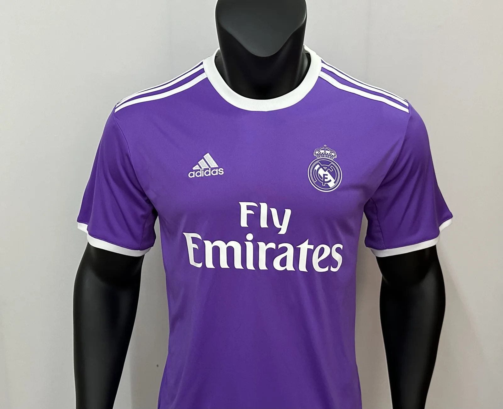 16-17 Auswärtsspiel von Real Madrid — 2