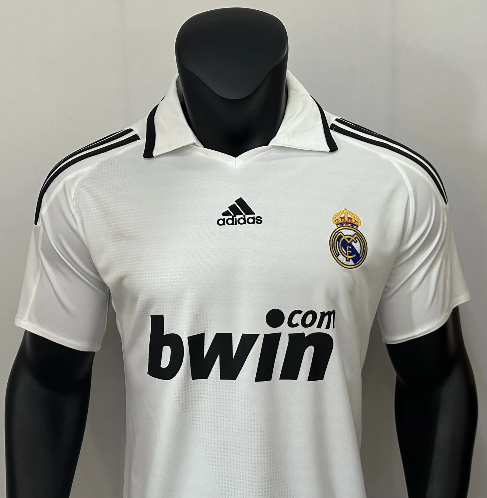 Real Madrid 08/09 Home Shirt — 2