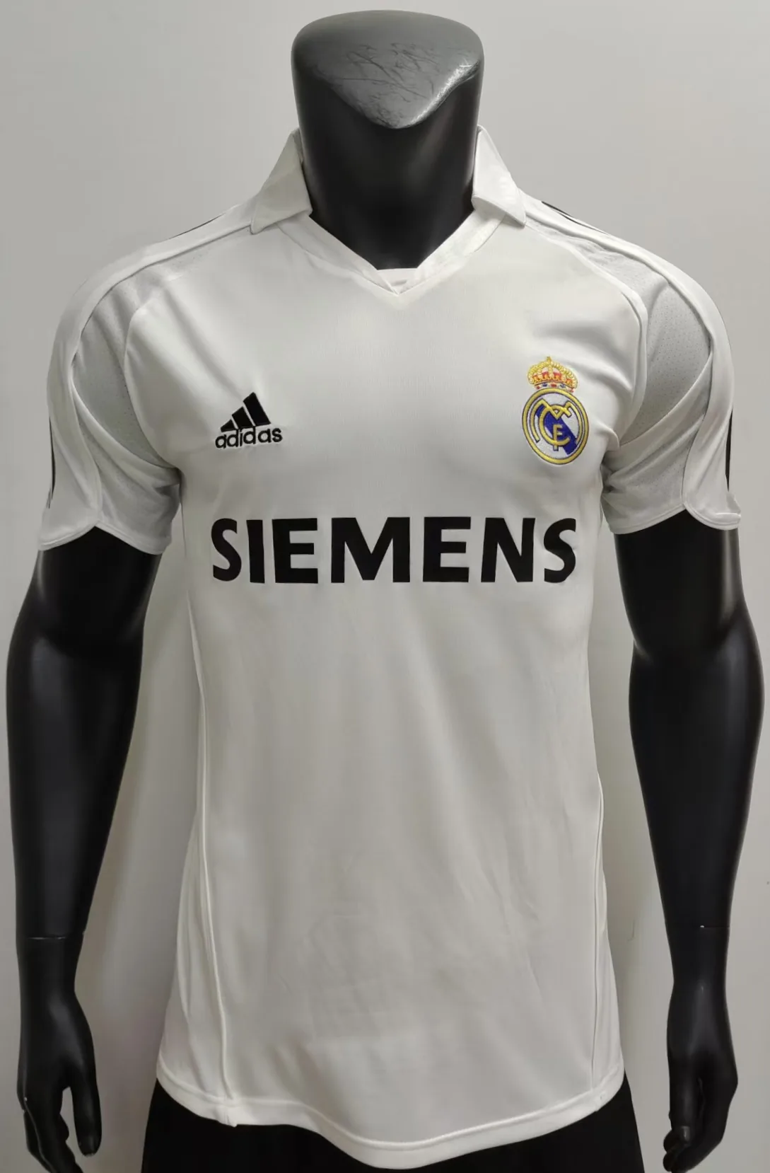 Real Madrid 05/06 Home Shirt