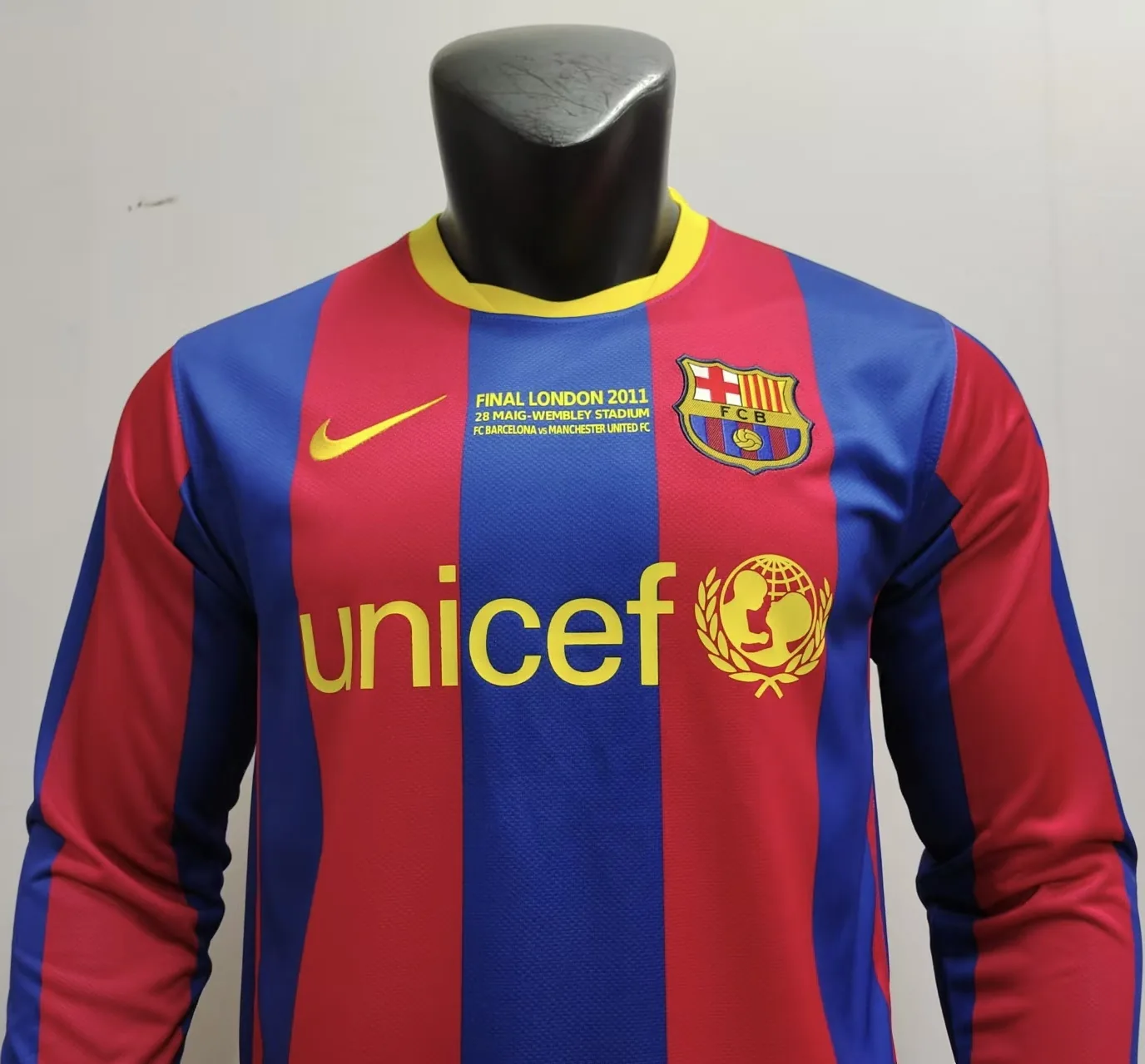 10/11 Long-sleeved red and blue Barcelona home game — 2