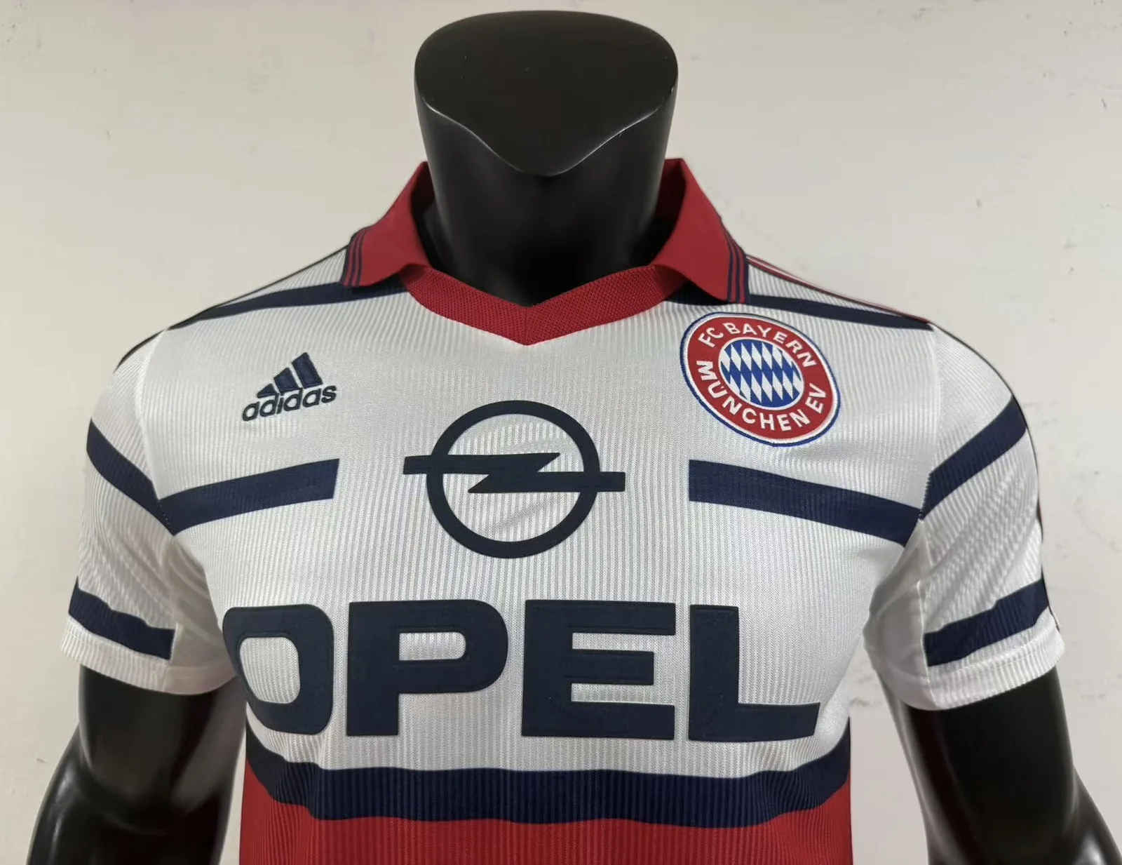 98-00 Bayern away game — 2