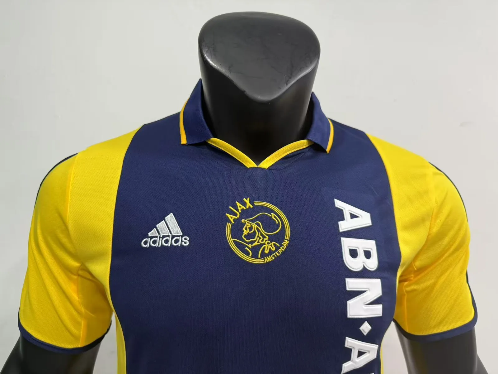 00-01 Match à l'extérieur de l'Ajax — 2