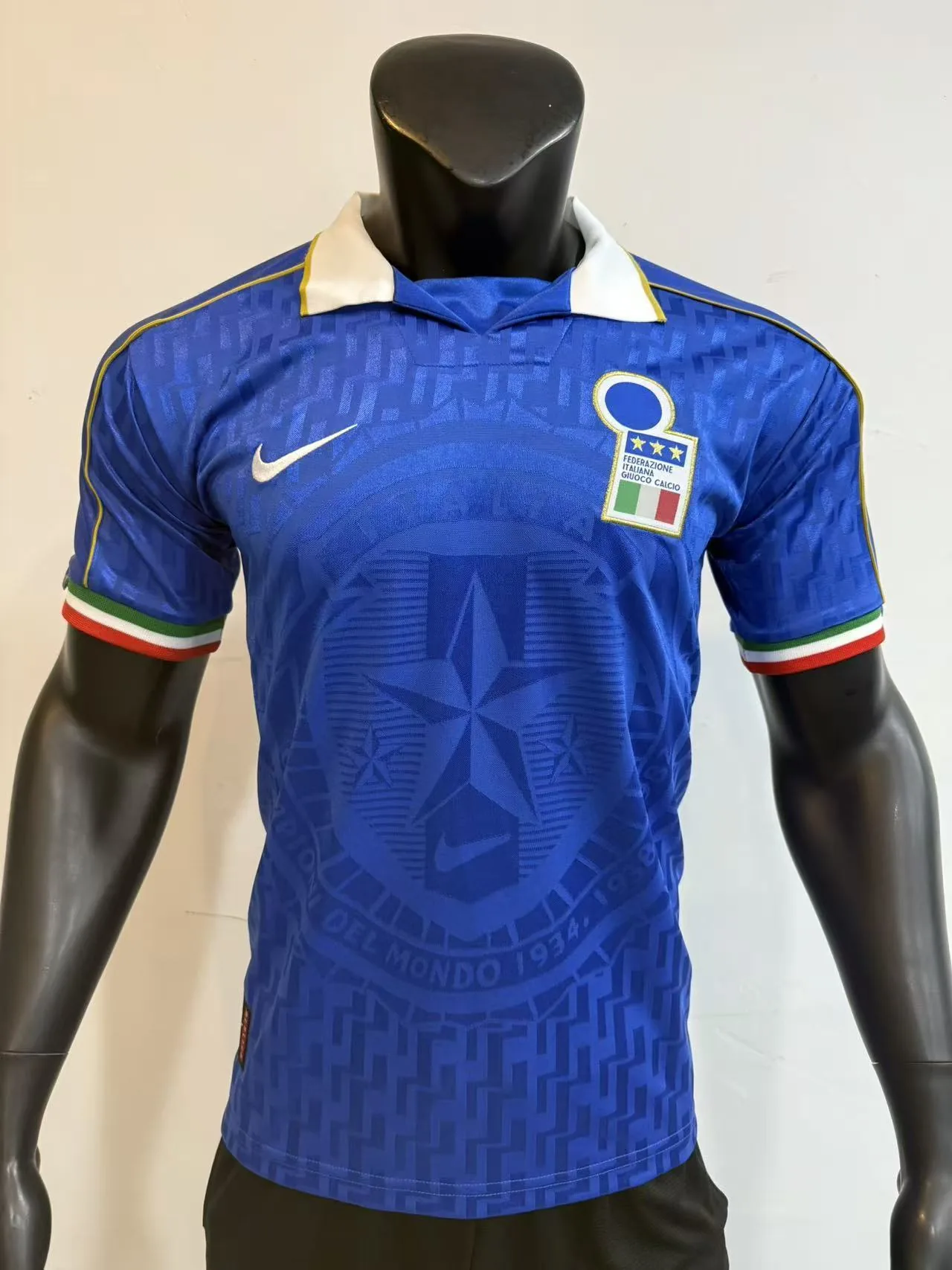 95-96 Italy home game