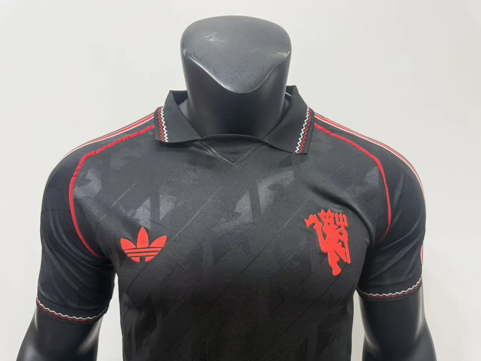 Manchester United 26/27 Retro Shirt Black — 2