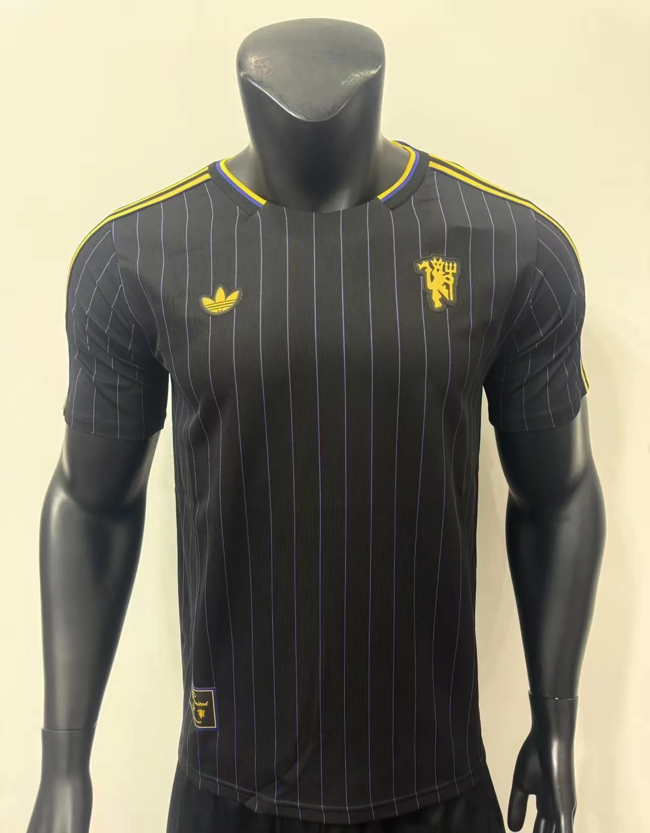 Manchester United 26/27 Retro Shirt Pinstripe Black