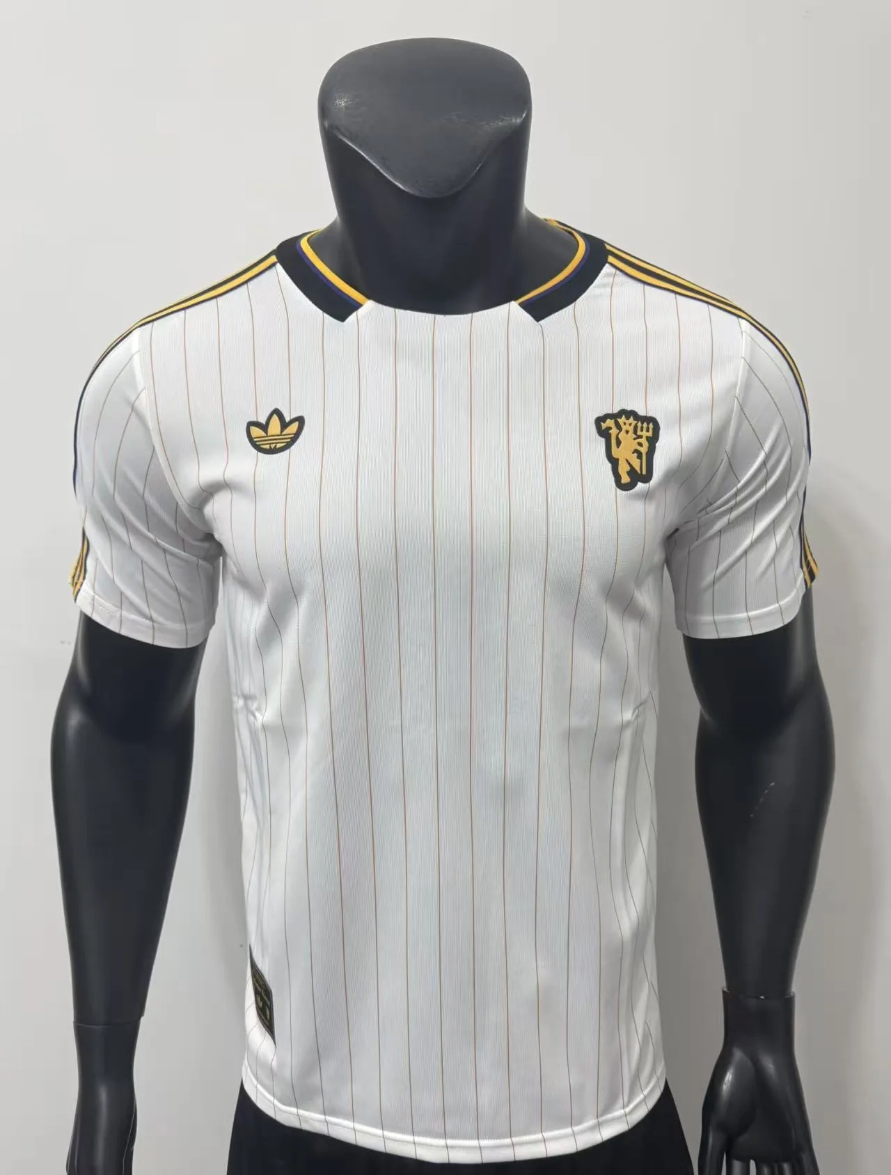 Manchester United 26/27 Retro Shirt Pinstripe White