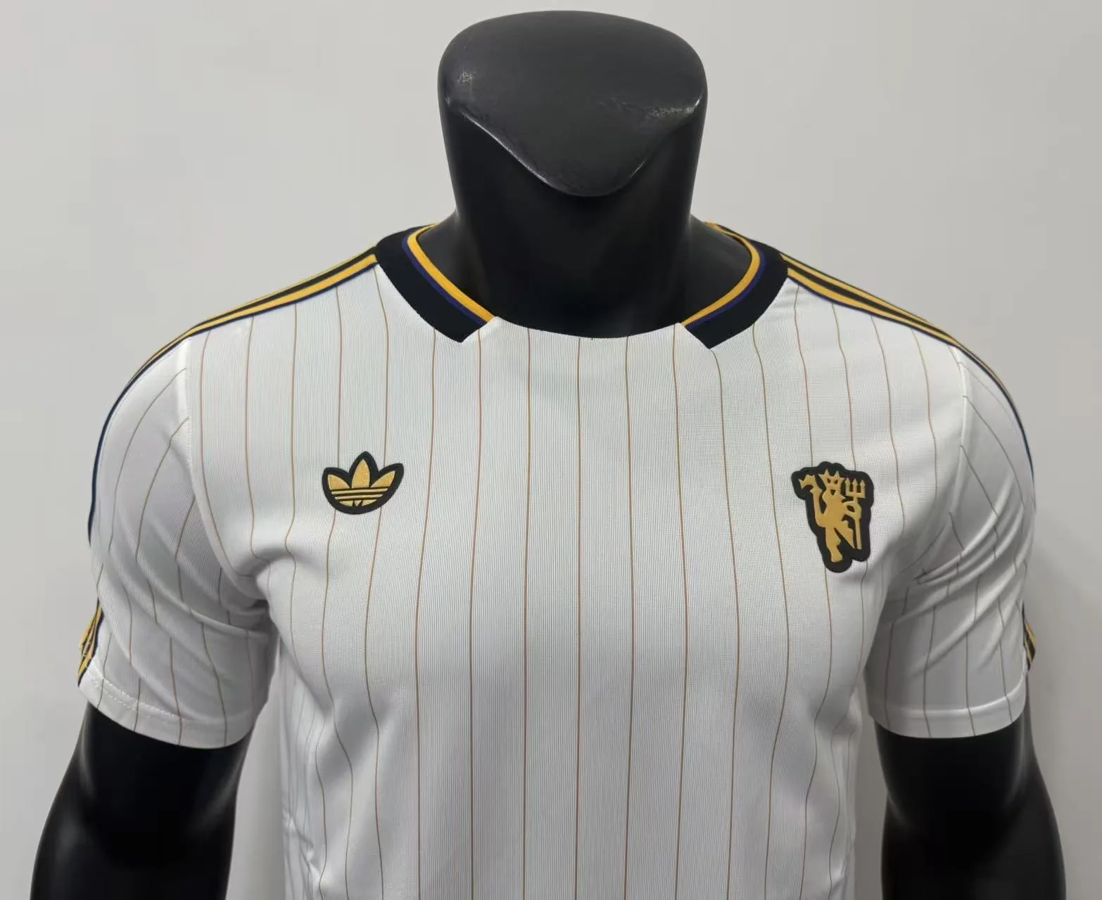 Manchester United 26/27 Retro Shirt Pinstripe White — 2