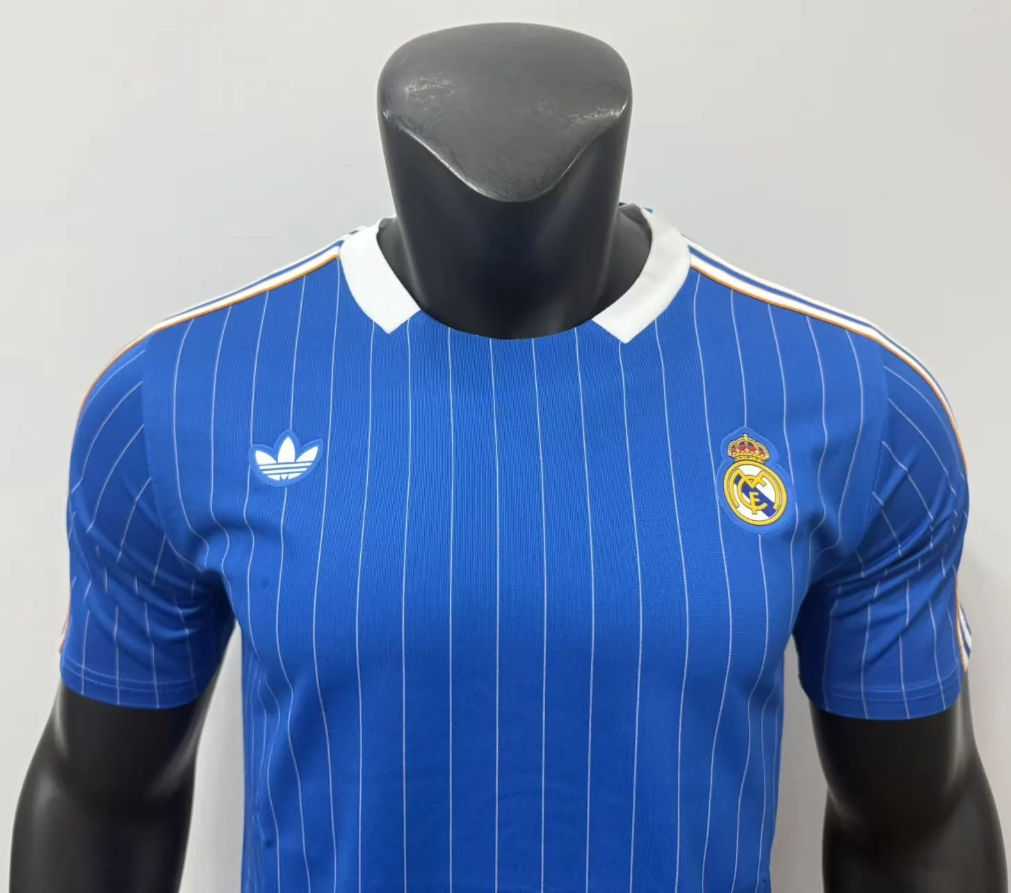 Real Madrid 26/27 Retro Shirt Pinstripe Blue Collar — 2
