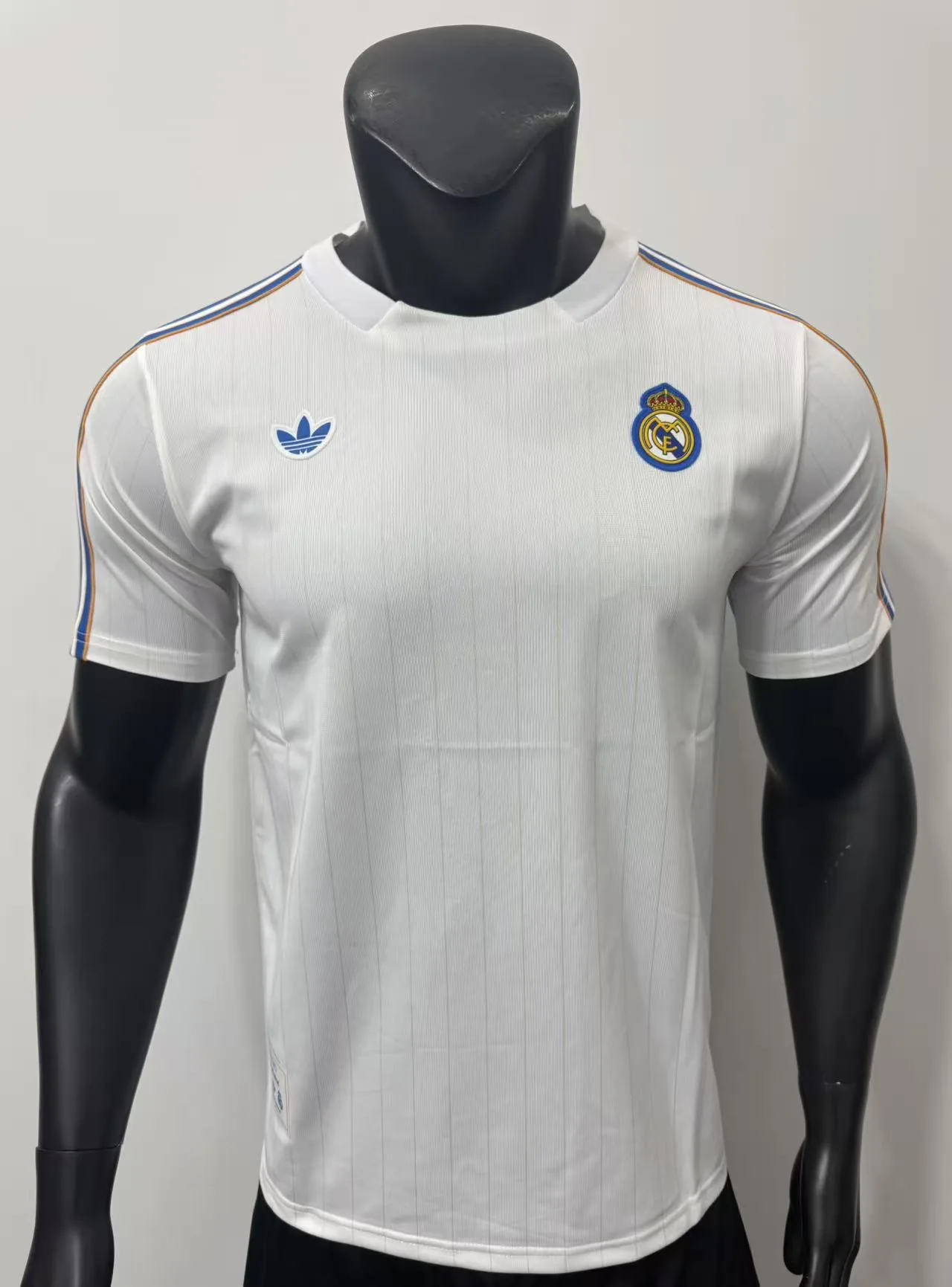 Real Madrid 26/27 Retro Shirt Pinstripe White Collar