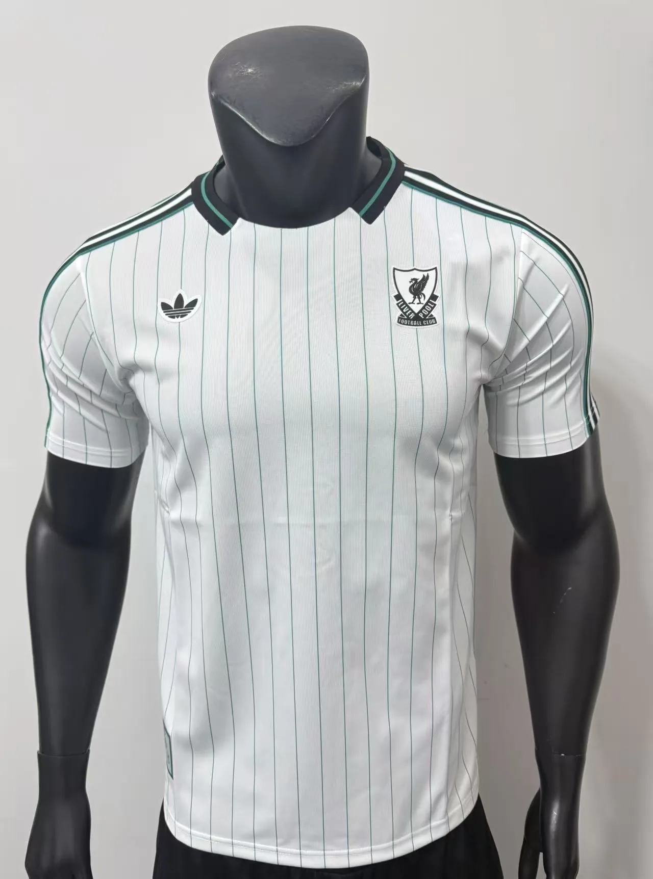 Liverpool 26/27 Retro Shirt Pinstripe White