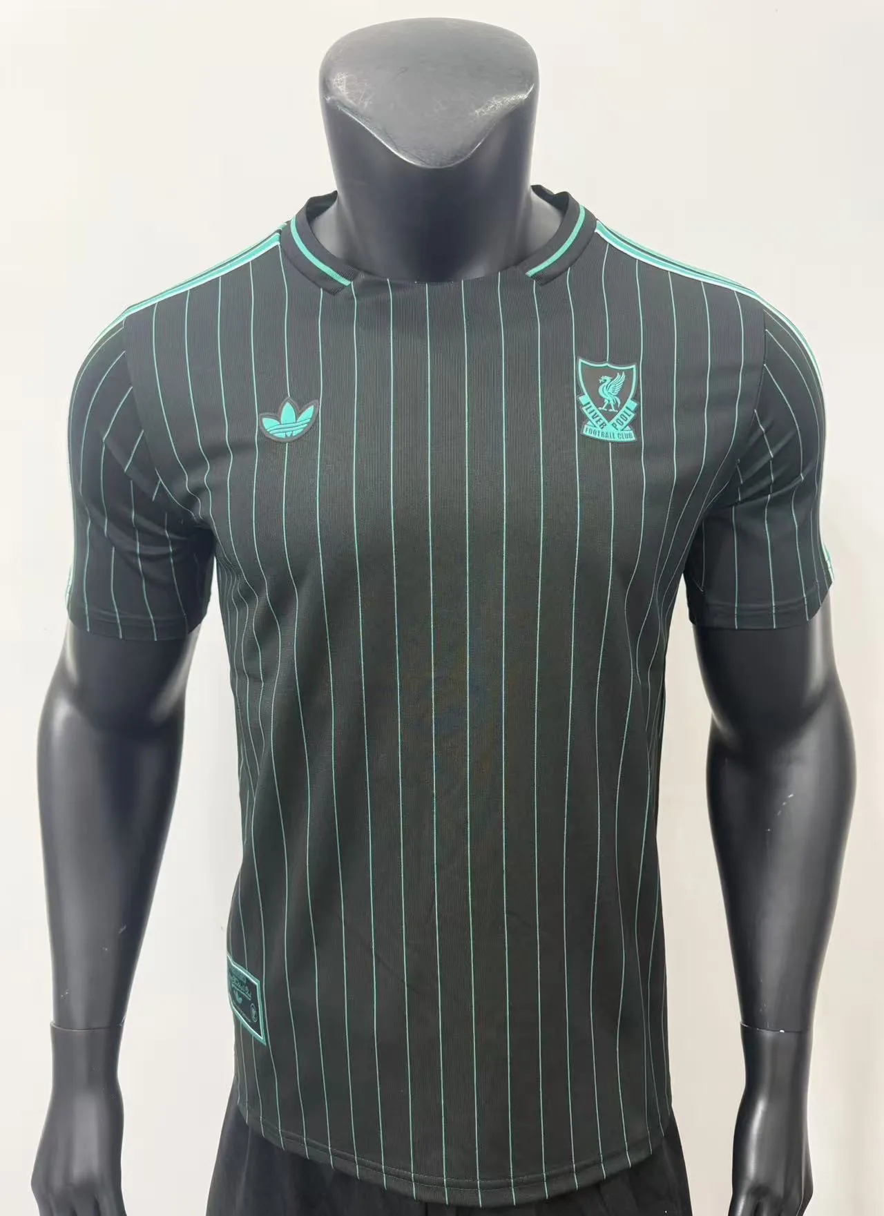 Liverpool 26/27 Retro Shirt Pinstripe Black