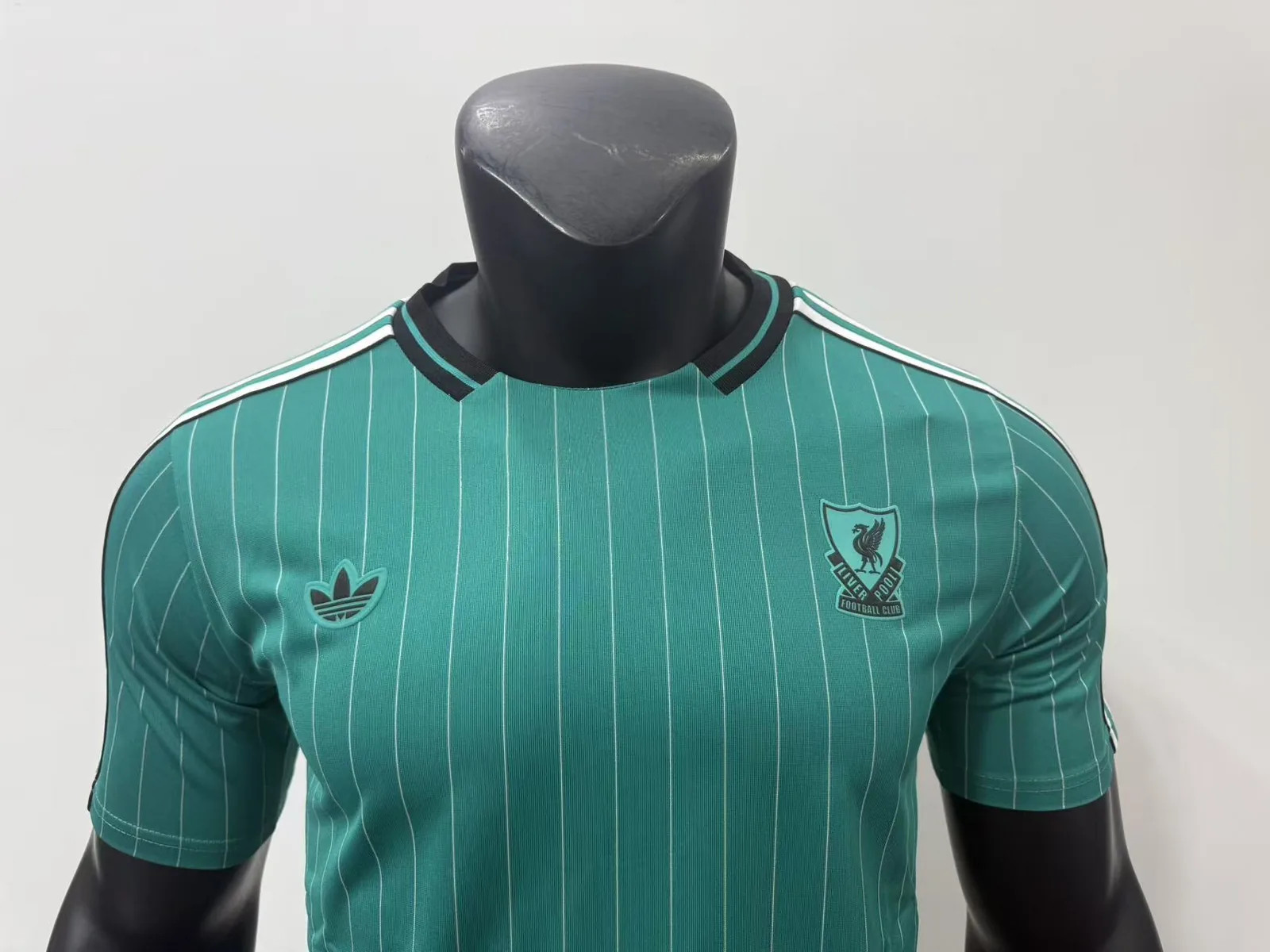 Liverpool 26/27 Retro Shirt Pinstripe Green — 2