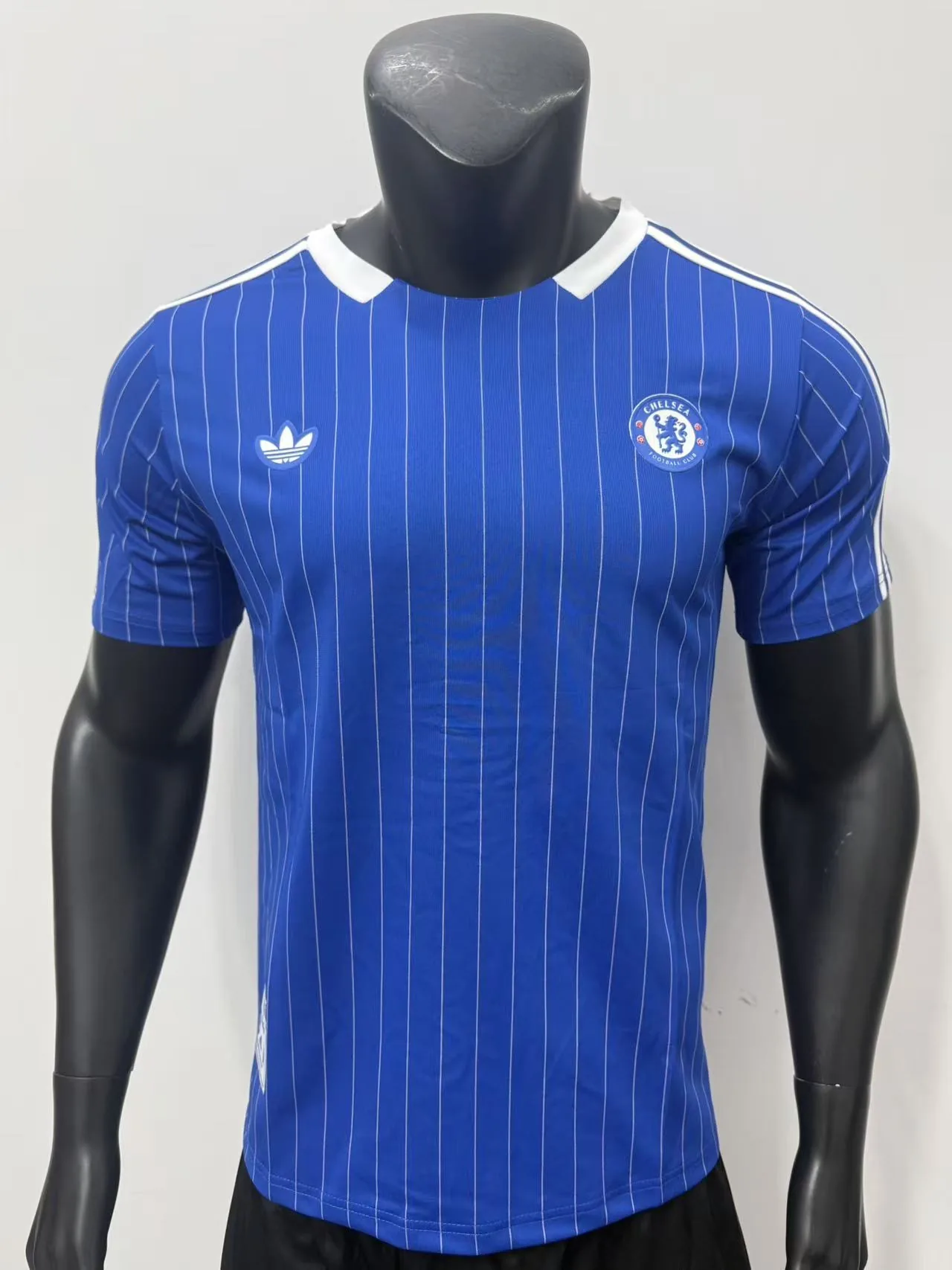 Chelsea Maillot 26/27 Rétro à Rayures Col Bleu