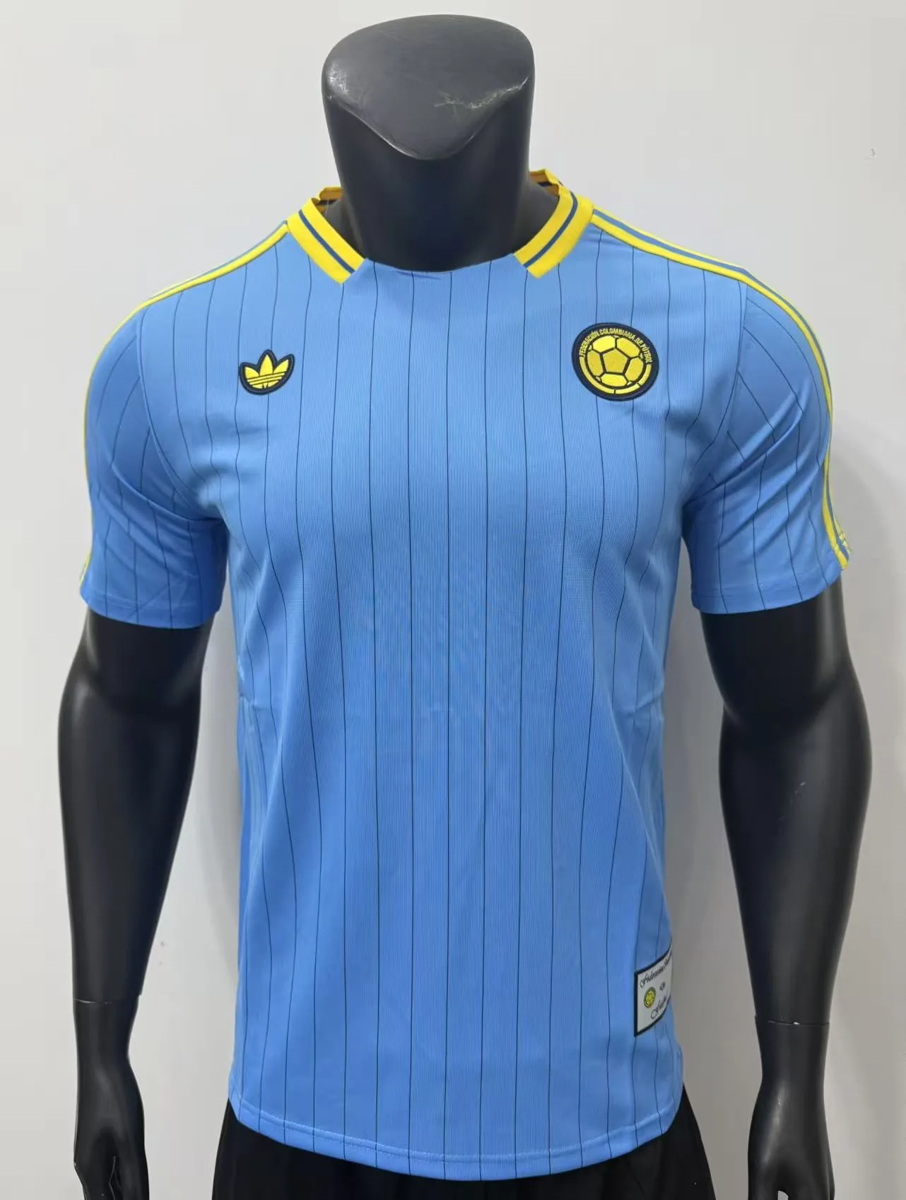 Colombia Camiseta 26/27 Retro de Rayas Celeste