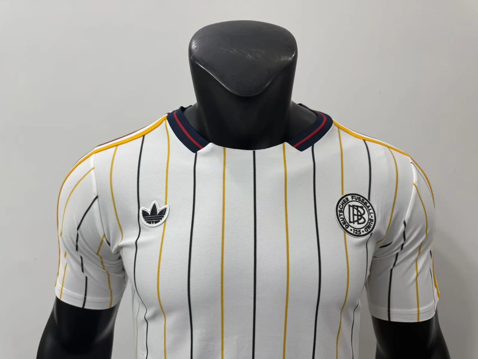 Alemania Camiseta 26/27 Retro de Rayas Blanca — 2