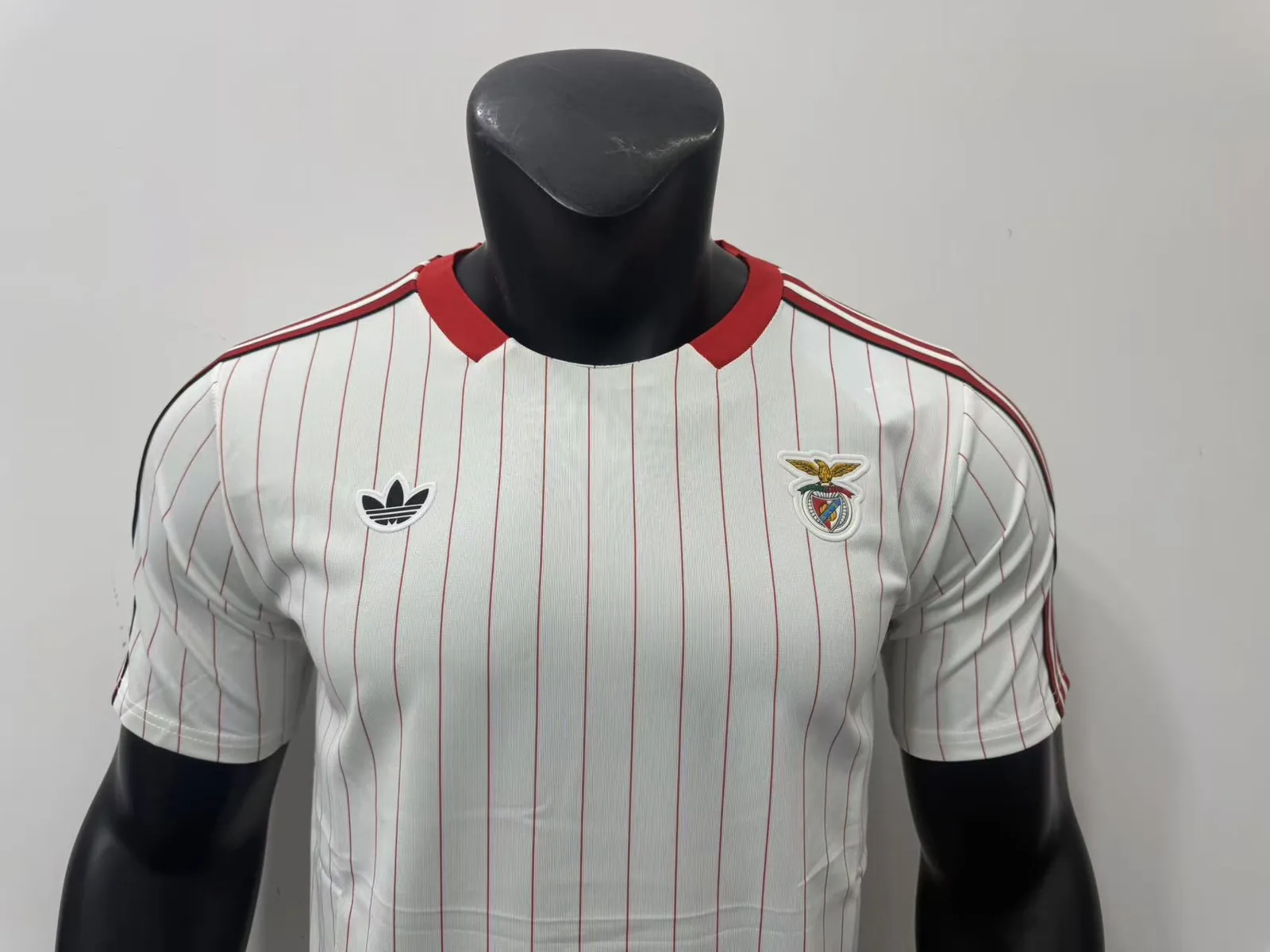 Benfica Trikot 26/27 Retro Nadelstreifen Weiß — 2
