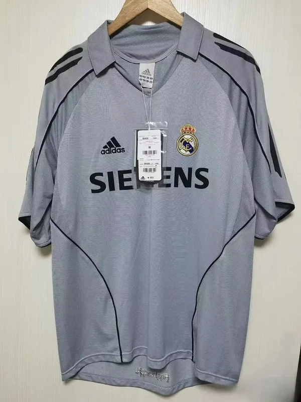 Real Madrid 2005/06 Third Shirt Grey — 2