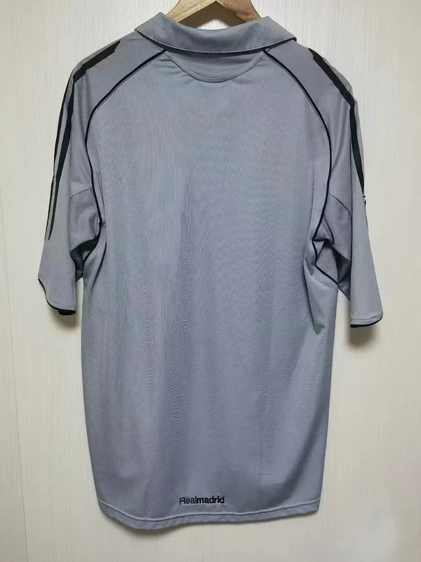 Real Madrid 2005/06 Third Shirt Grey