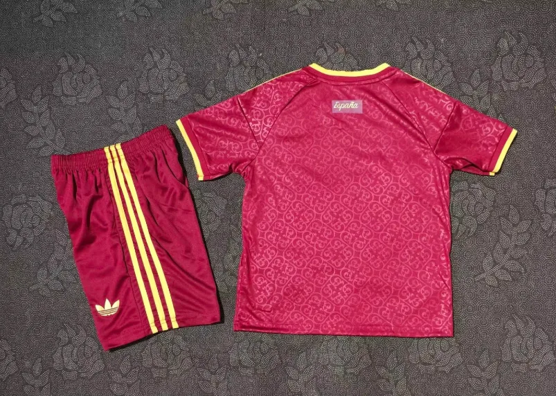 Spain 2016/28 Third Kids Kit — 2