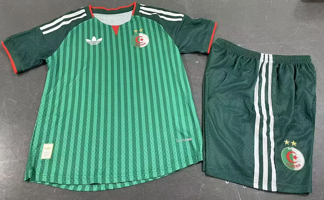 Algeria 2016/30 Kids Kit Player Version Green — 2