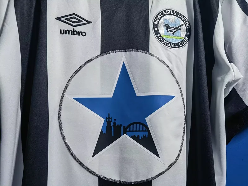 Newcastle United 1980/82 Domicile Maillot — 2