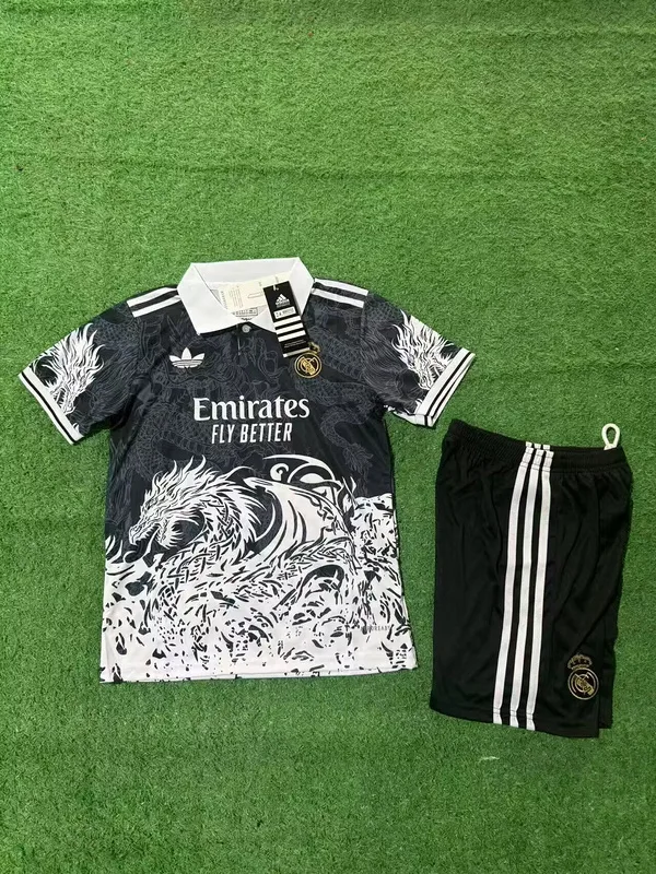 Real Madrid 2025/26 Set Kinder Black Dragon