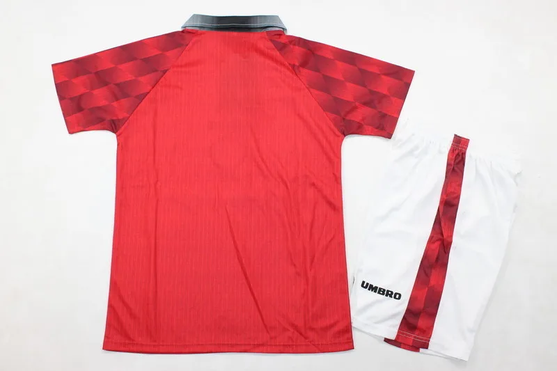 Manchester United 1996/98 Home Kids Kit — 2