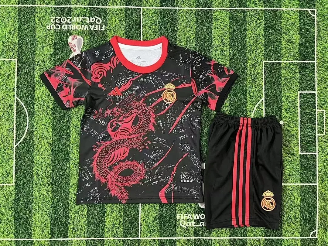 Real Madrid 2025/26 Set Kinder Red