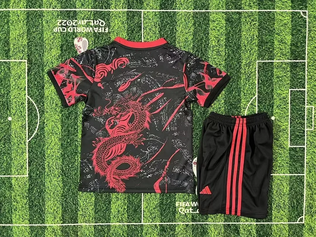 Real Madrid 2025/26 Set Kinder Red — 2