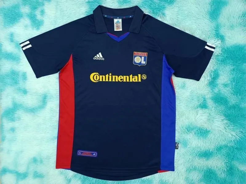 Lyon 2001/02 Away Shirt