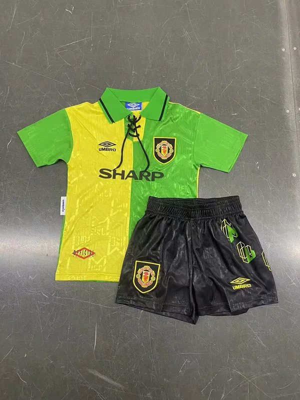 Manchester United 1992/94 Away Kids Kit