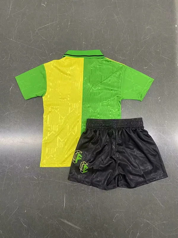 Manchester United 1992/94 Away Kids Kit — 2
