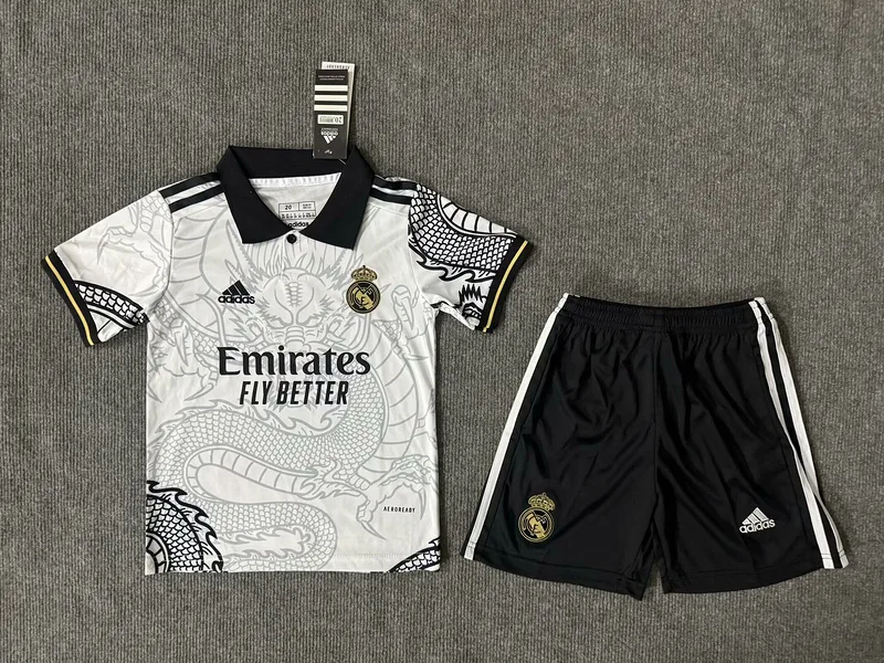 Real Madrid 2025/26 Set Kinder White Dragon