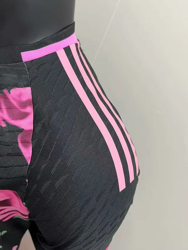 Real Madrid 2025/26 Camiseta Versión Jugador Pink Snake — 2