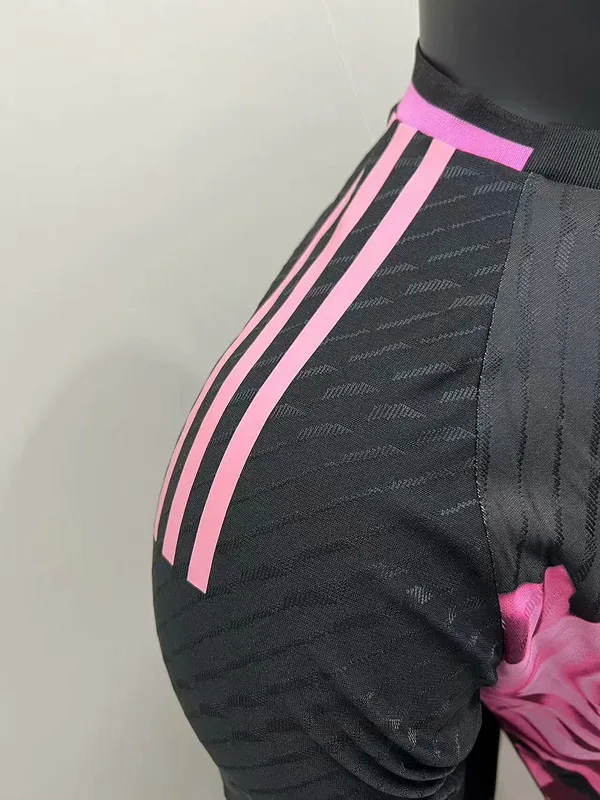 Real Madrid 2025/26 Camiseta Versión Jugador Pink Snake
