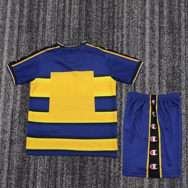 Parma 2001/02 Home Kids Kit — 2