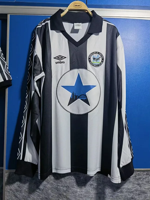 Newcastle United 1980/82 Domicile Maillot Manches Longues — 2