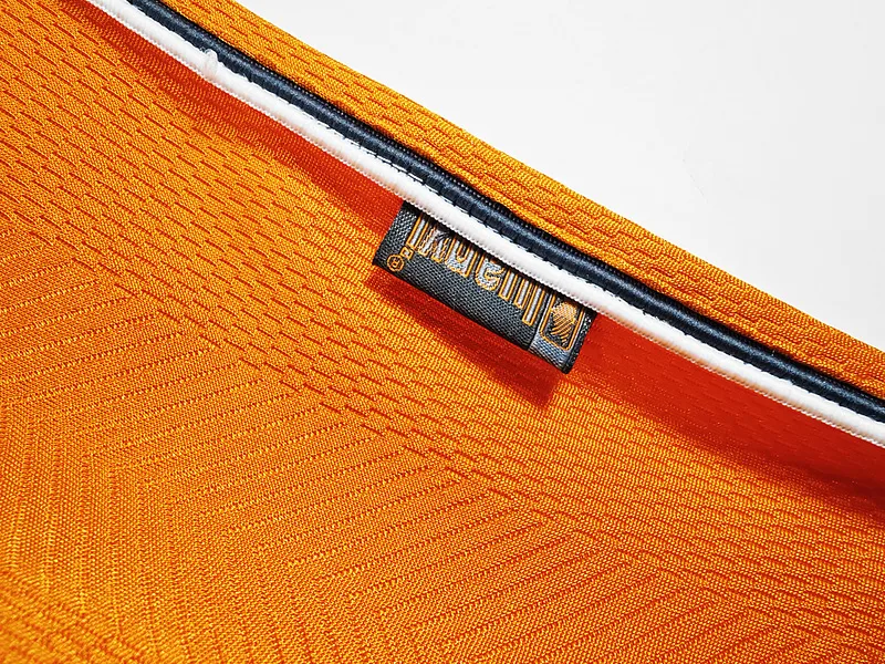 Valencia 1999/00 Away Shirt — 2
