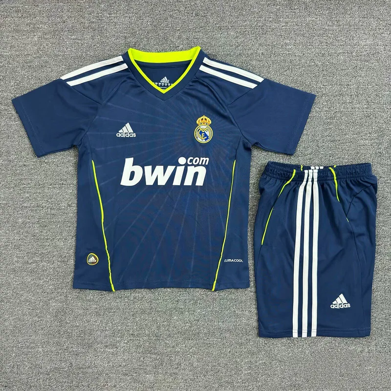 Real Madrid 2010/11 Away Kids Kit