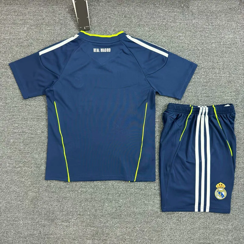 Real Madrid 2010/11 Away Kids Kit — 2