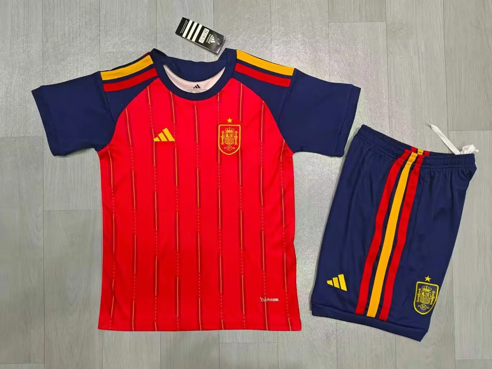 Spain 2016/28 Home Kids Kit 26 2-star — 2