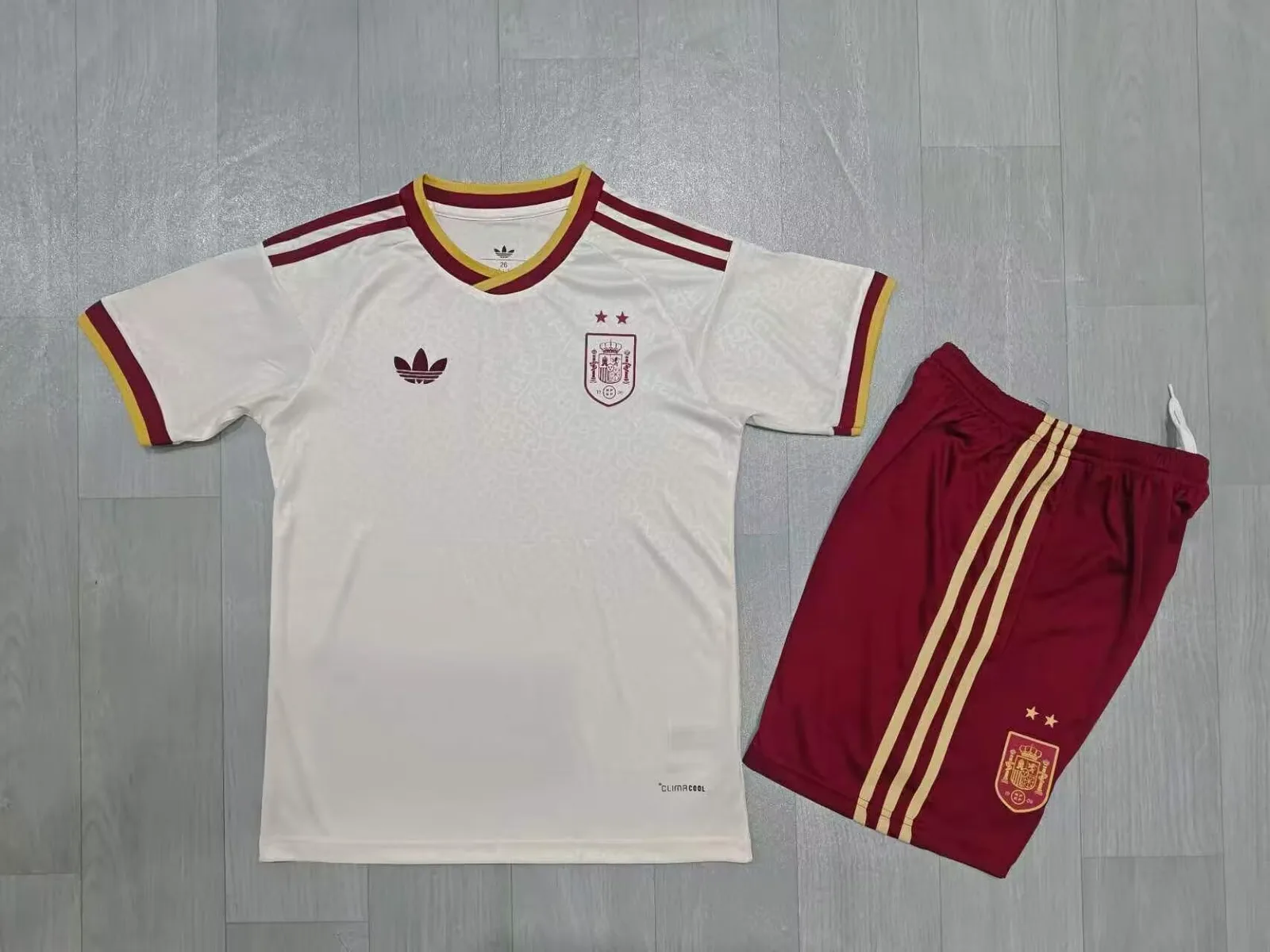 Spain 2016/28 Away Kids Kit 26 Embroidery Team Logo — 2