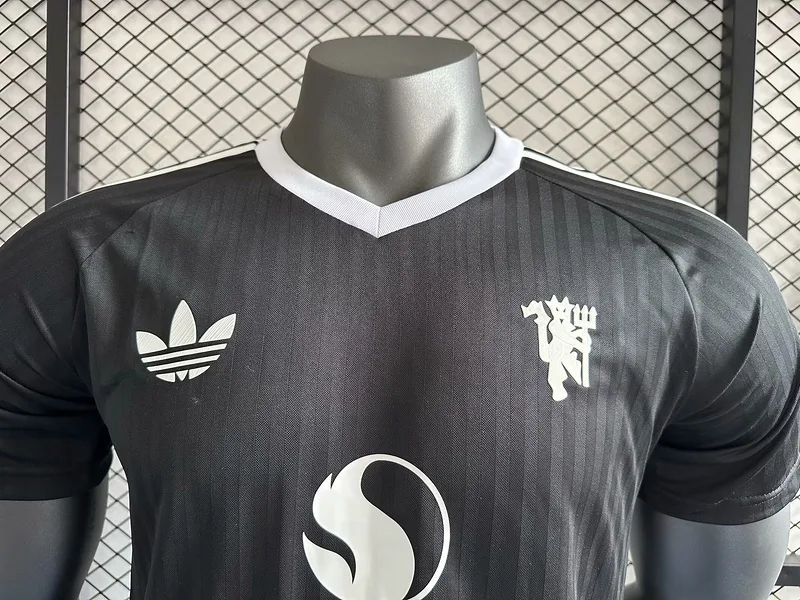 Manchester United 2024/25 Maillot Version Joueur Black — 1