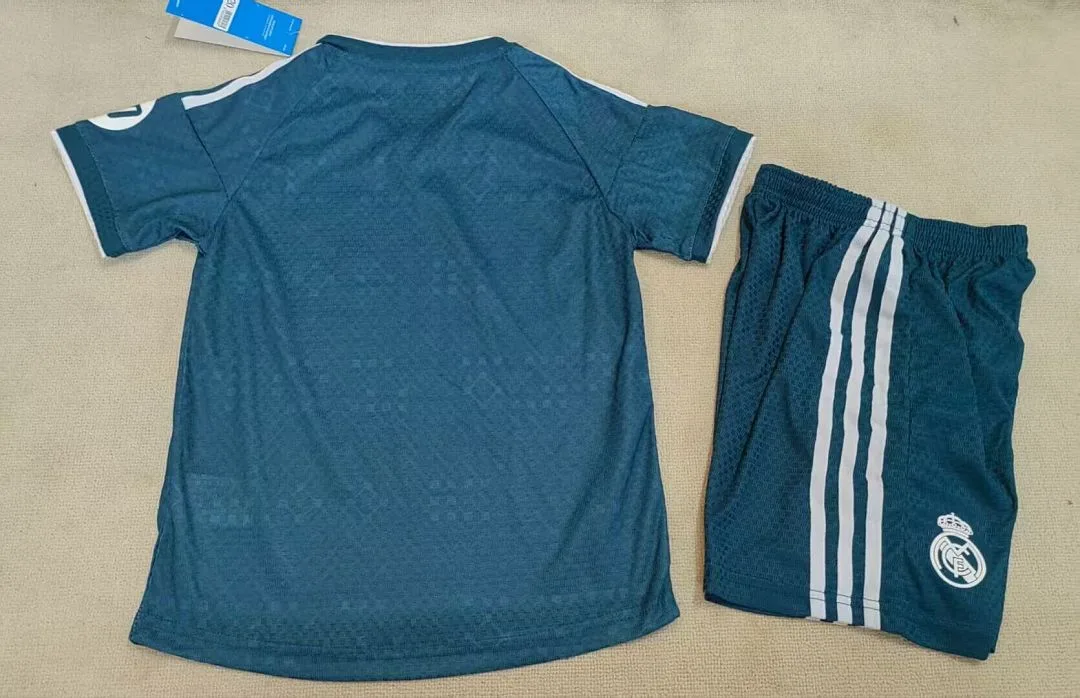 Real Madrid 2026/27 Auswärts Set Kinder Spielerversion Green