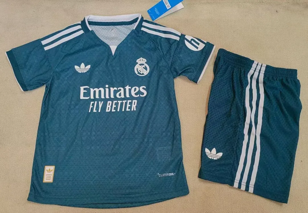 Real Madrid 2026/27 Auswärts Set Kinder Spielerversion Green — 2