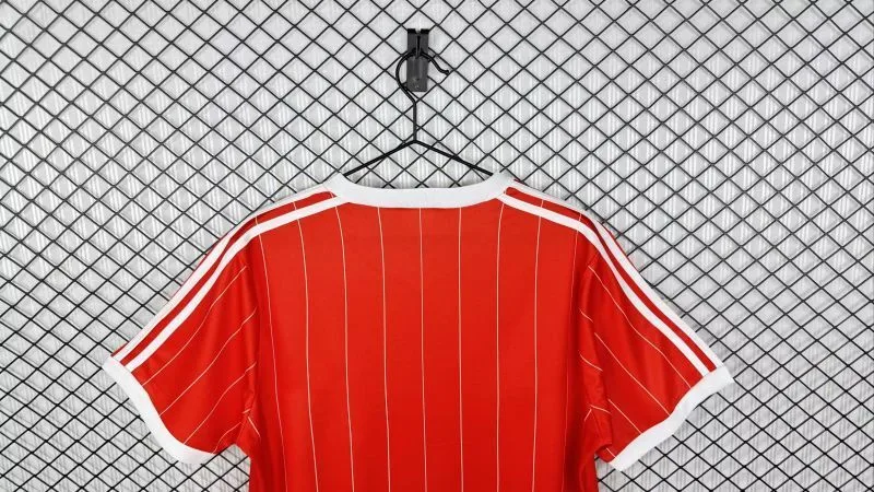 Nottingham Forest 1982/84 Domicile Maillot