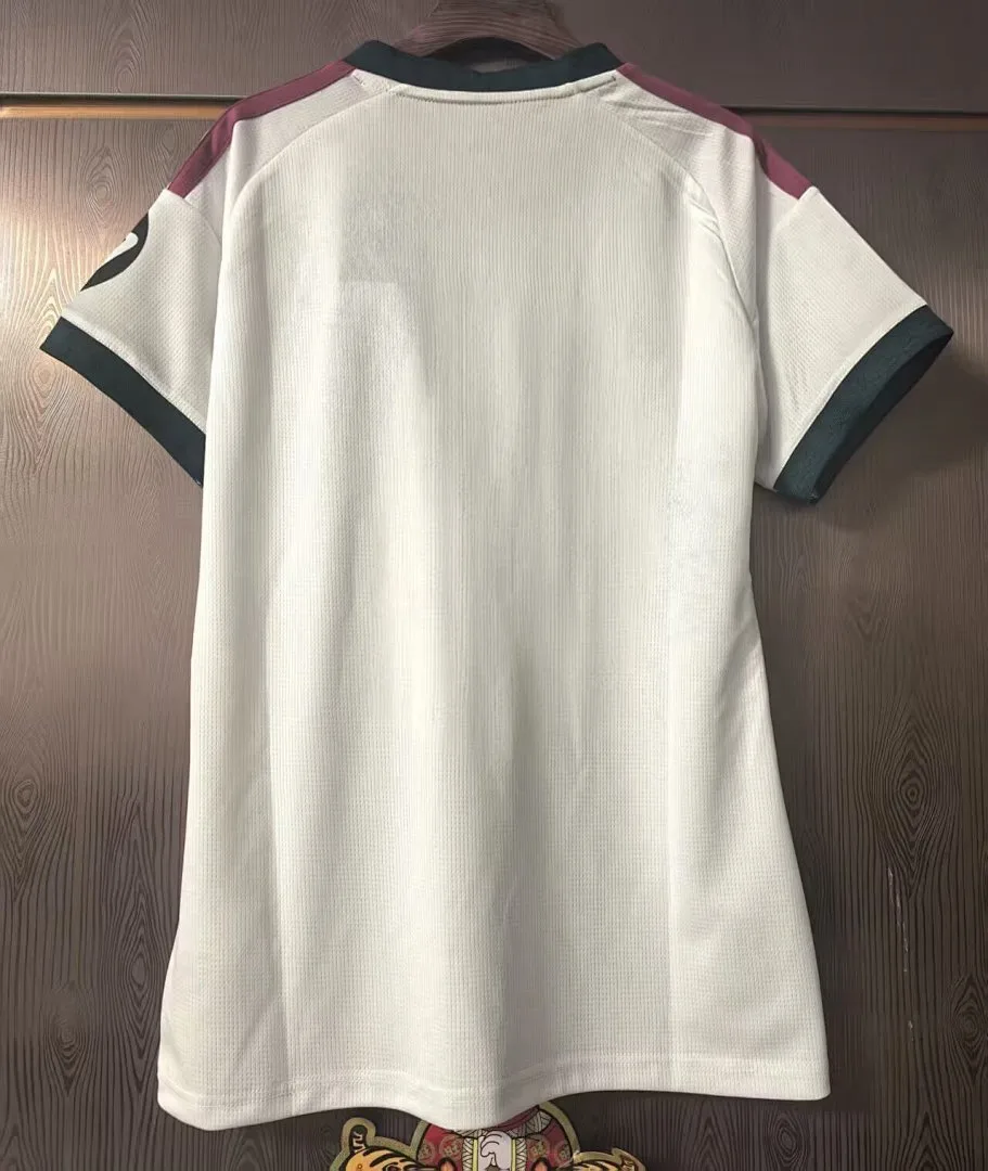 Real Madrid 2026/27 Domicile Maillot Femme — 1