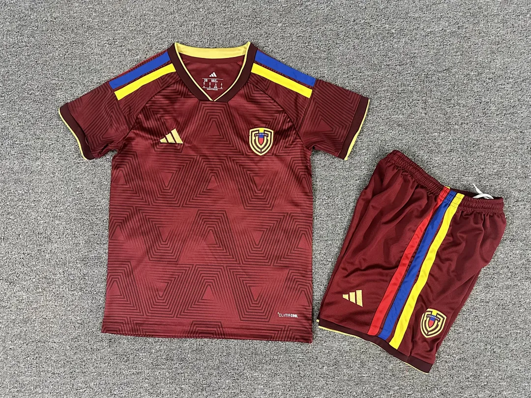 Venezuela 2016/28 Home Kids Kit — 2